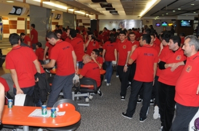 İzmir'de Polisler Bowling'te Yarıştı